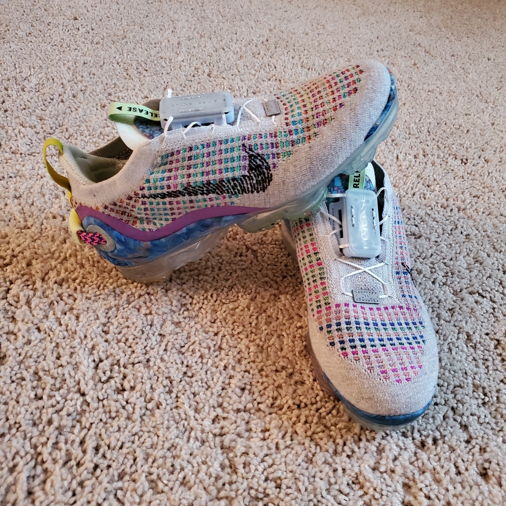 Nike Air VaporMax 2020 Flyknit Multi-Colour CJ6740-001 - Picture 3 of 8